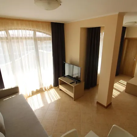 With Pool View In Royal Sun Apartment Slantschew brjag