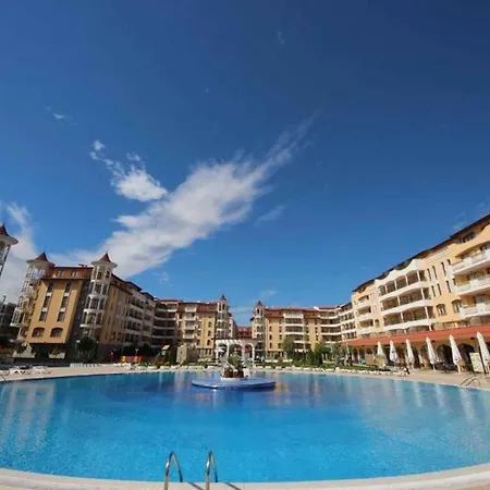With Pool View In Royal Sun Apartment Slantschew brjag